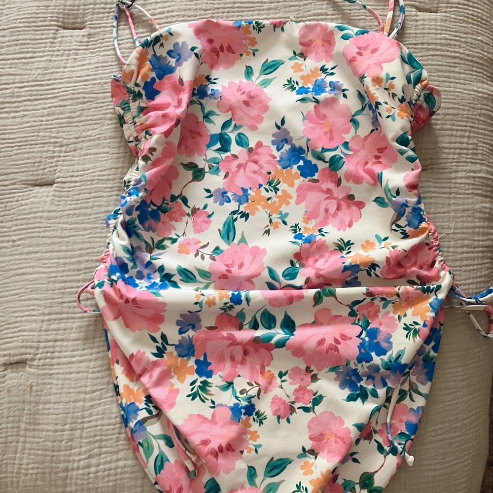 Skatie swim one piece bouquet in size xl